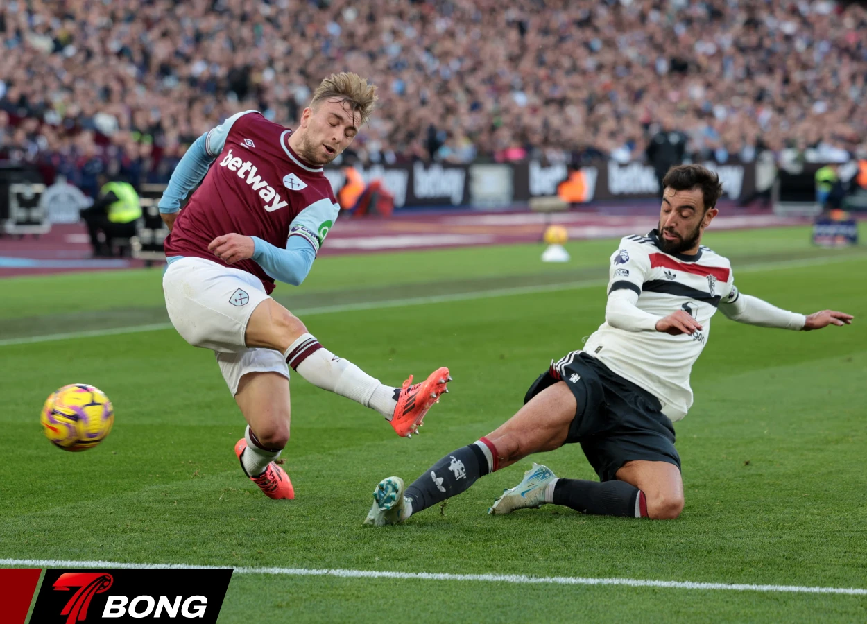  Michael Carrick chủ động thay người đúng đắn