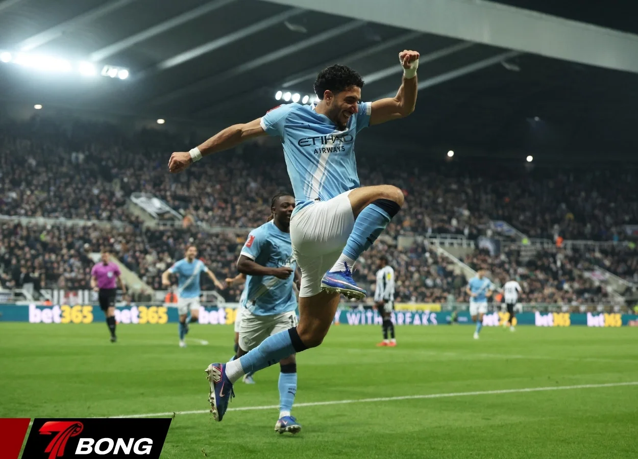 Marmoush ghi cú đúp giúp Man City ngược dòng