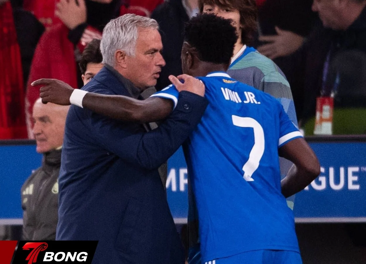 Mourinho đổ lỗi cho màn ăn mừng Vinicius