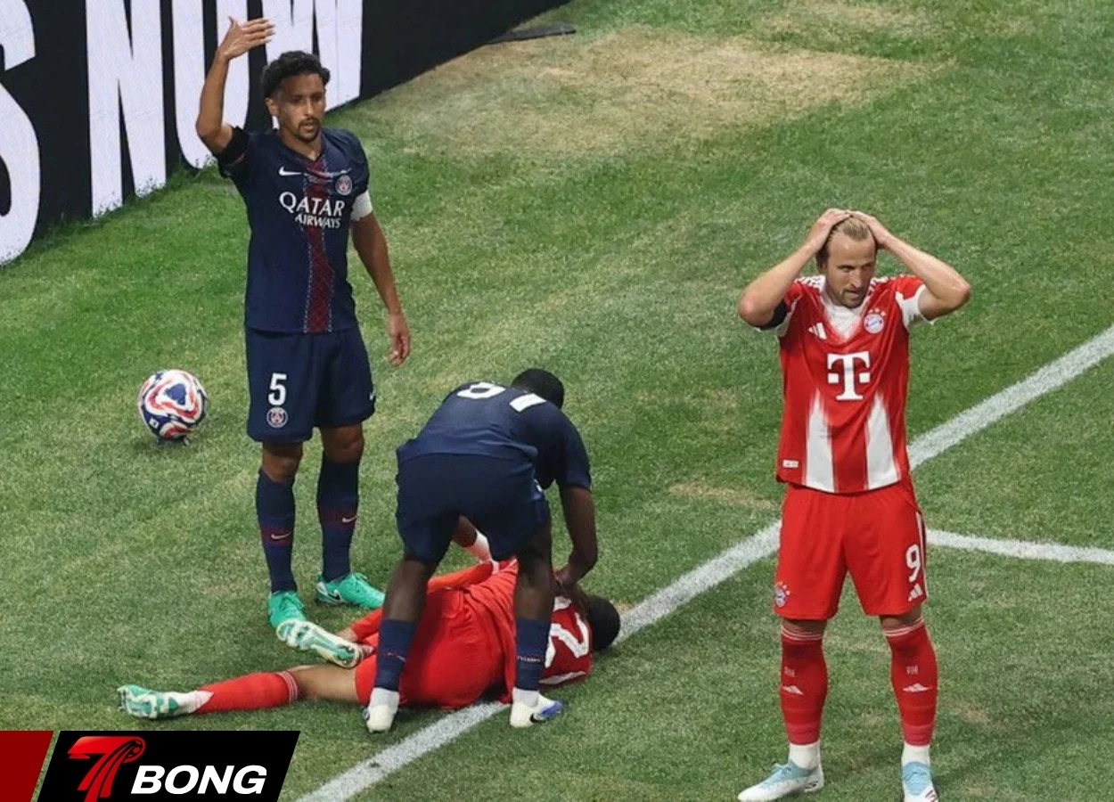 Neuer rời sân vì chấn thương bắp chân