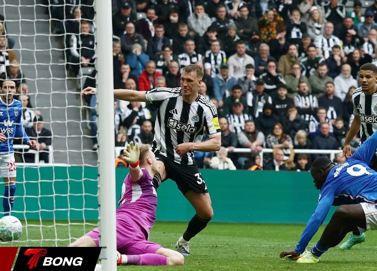 Newcastle đối mặt khủng hoảng sau derby