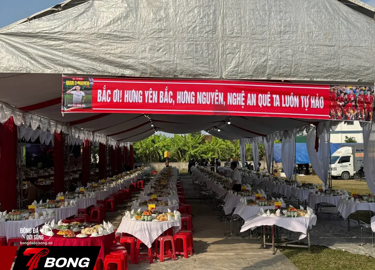 Gia đình và bà con tại Hưng Yên làm tiệc chiêu đãi