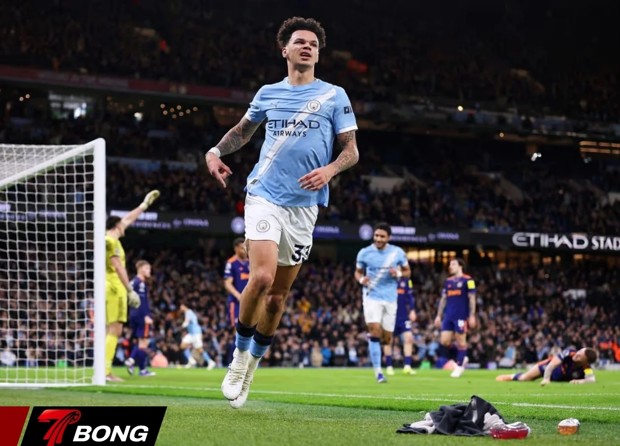 Nico O'Reilly ăn mừng bàn thắng tại Etihad