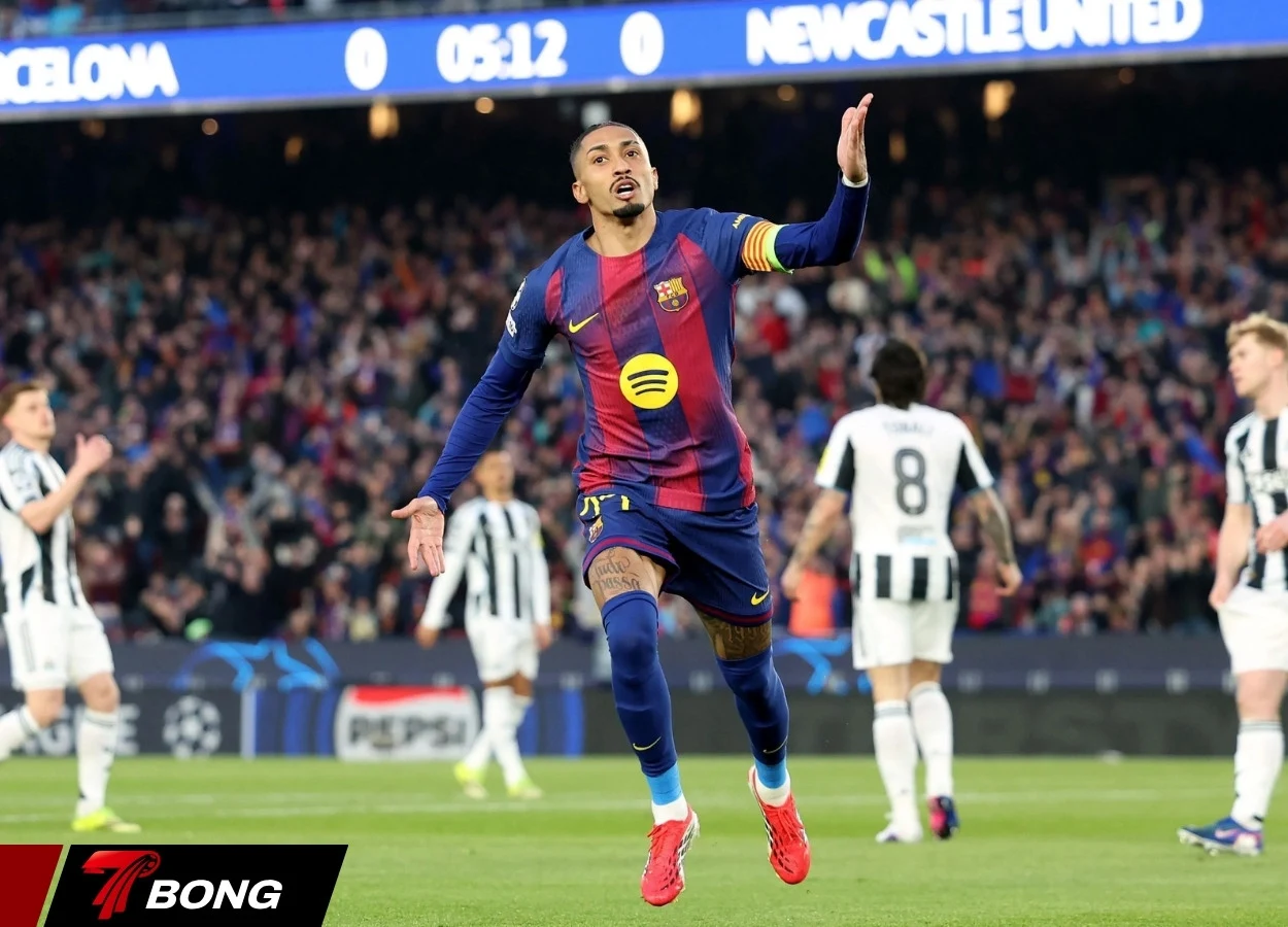 Raphinha mở tỉ số sớm cho Barcelona tại sân nhà