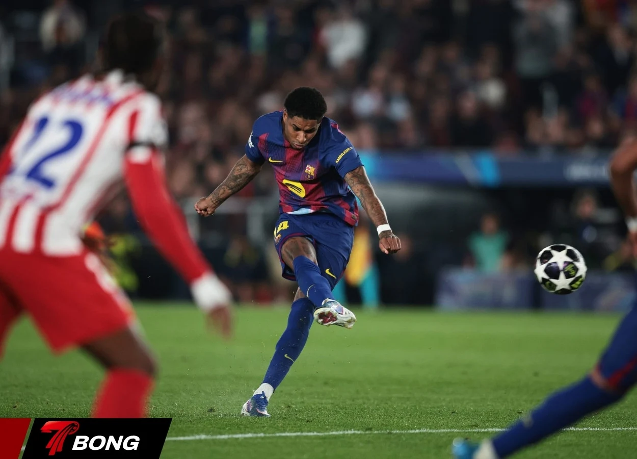 Rashford ăn mừng bàn thắng bị từ chối do việt vị