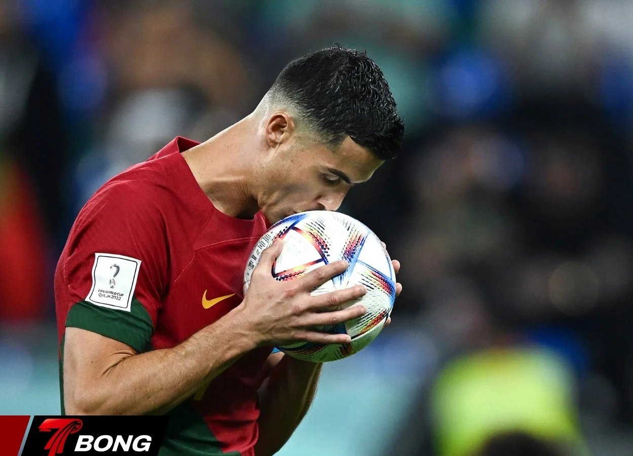 Ronaldo khao khát nâng cúp vàng World Cup