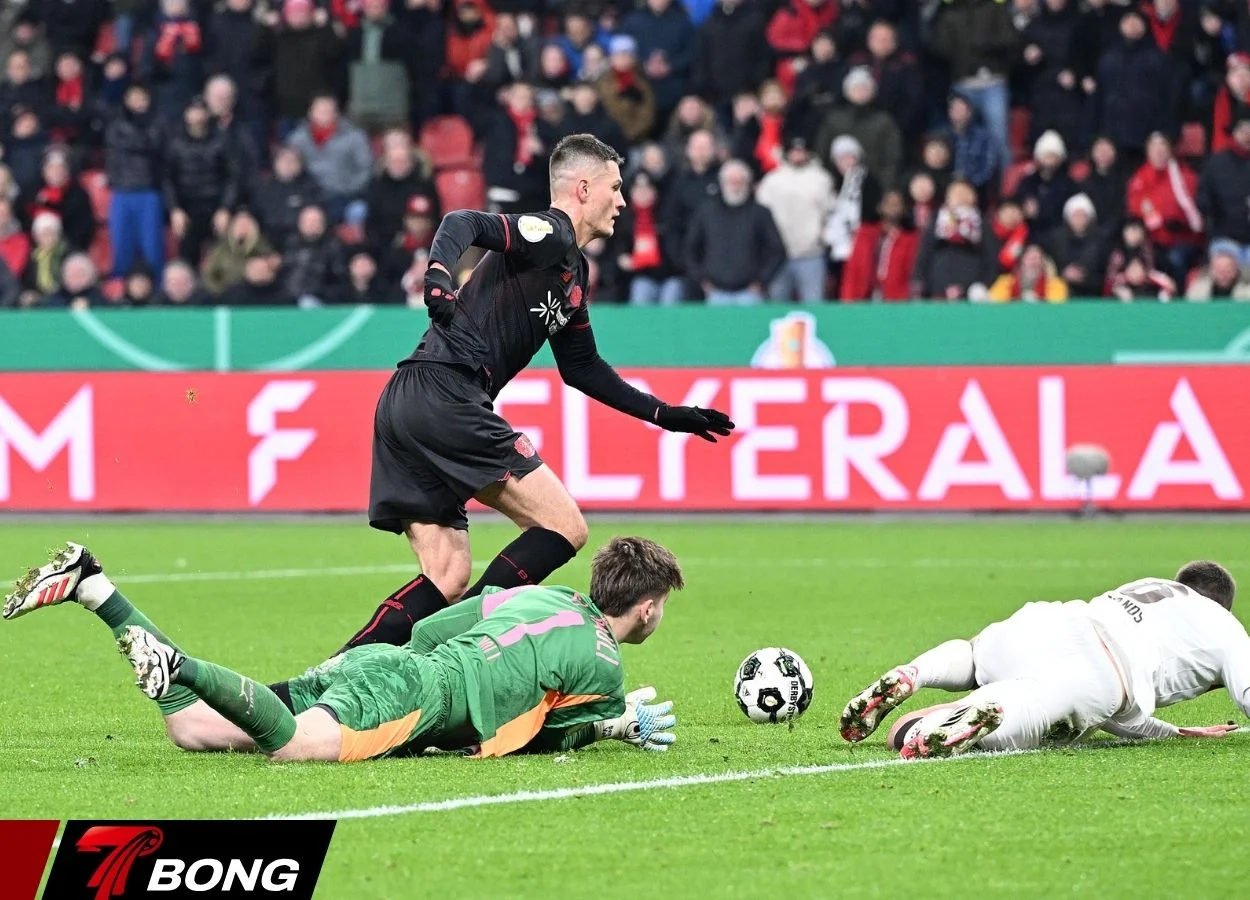 Schick ghi bàn ấn định chiến thắng đậm đà