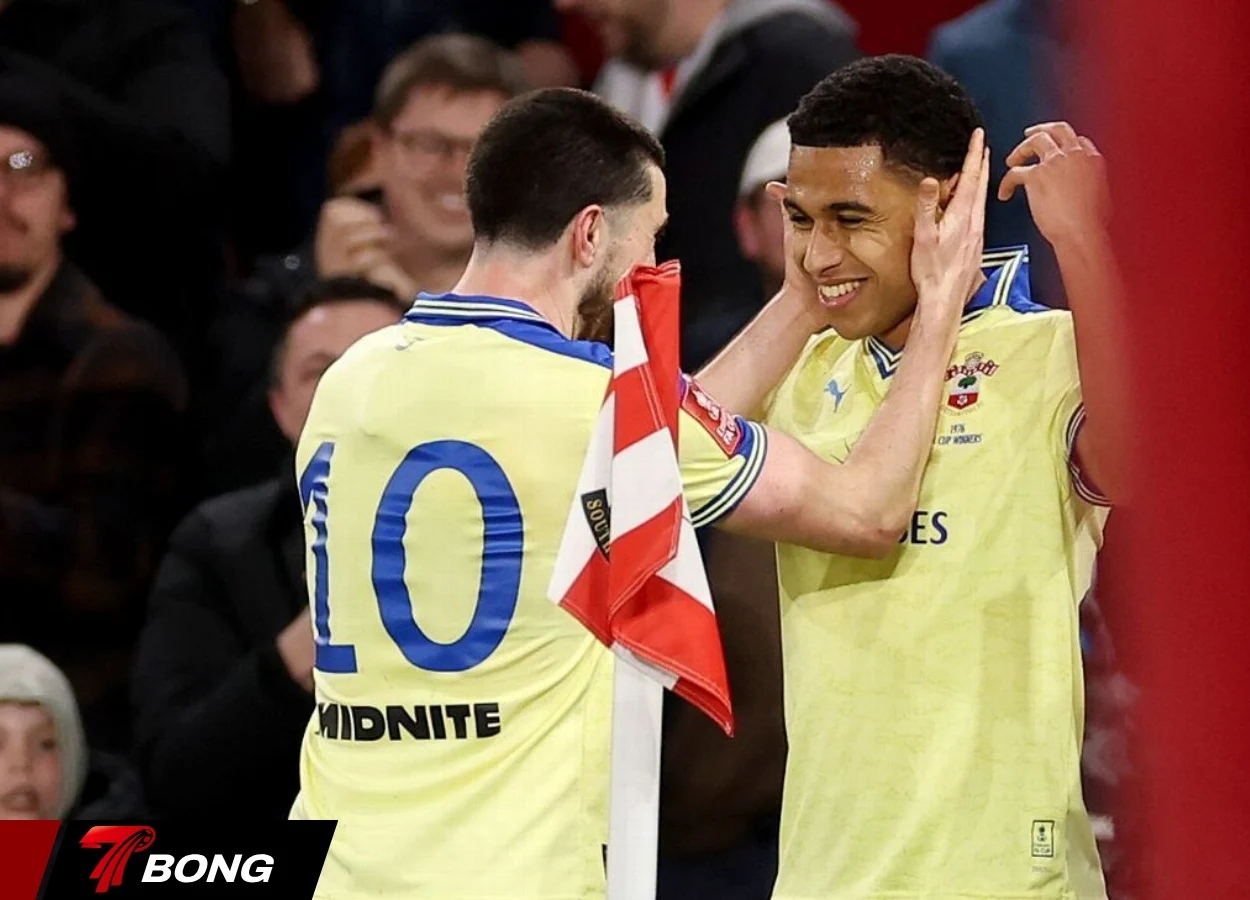 Shea Charles ăn mừng bàn thắng quyết định trận đấu