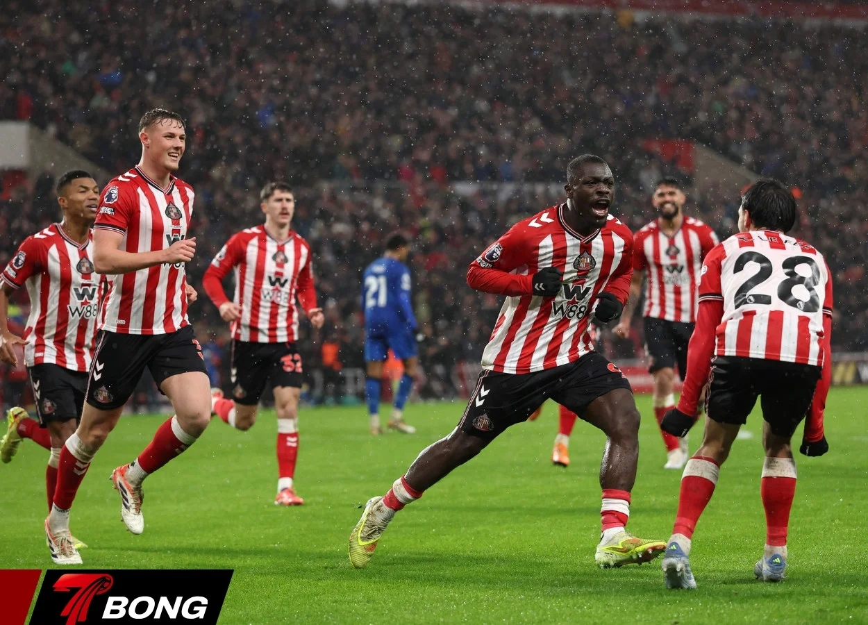 Sunderland ghi bàn sớm trước hàng thủ Burnley