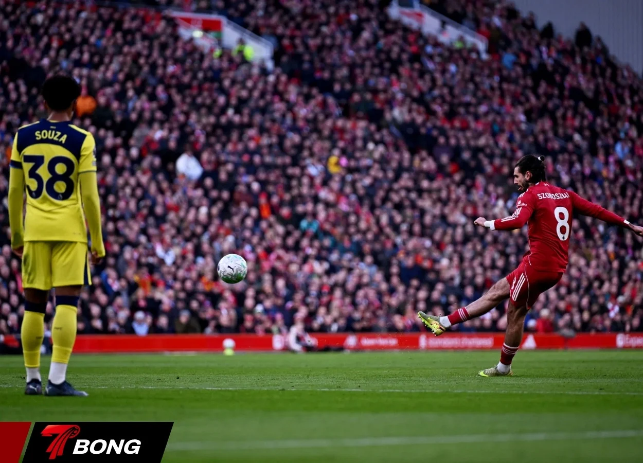 Szoboszlai mở tỷ số bằng cú sút phạt đẳng cấp