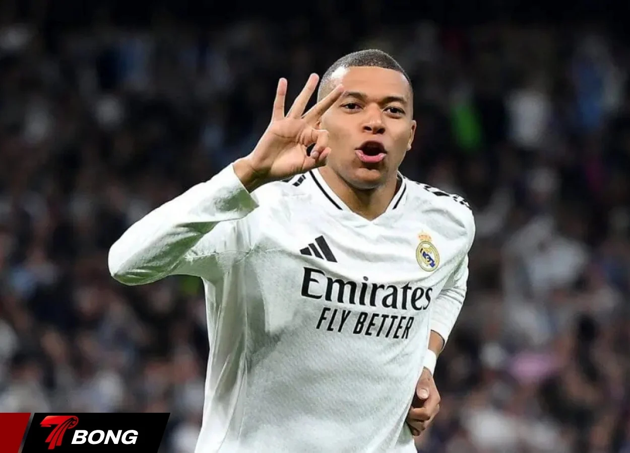 Tiền đạo Pháp tự bay về Paris chữa trị