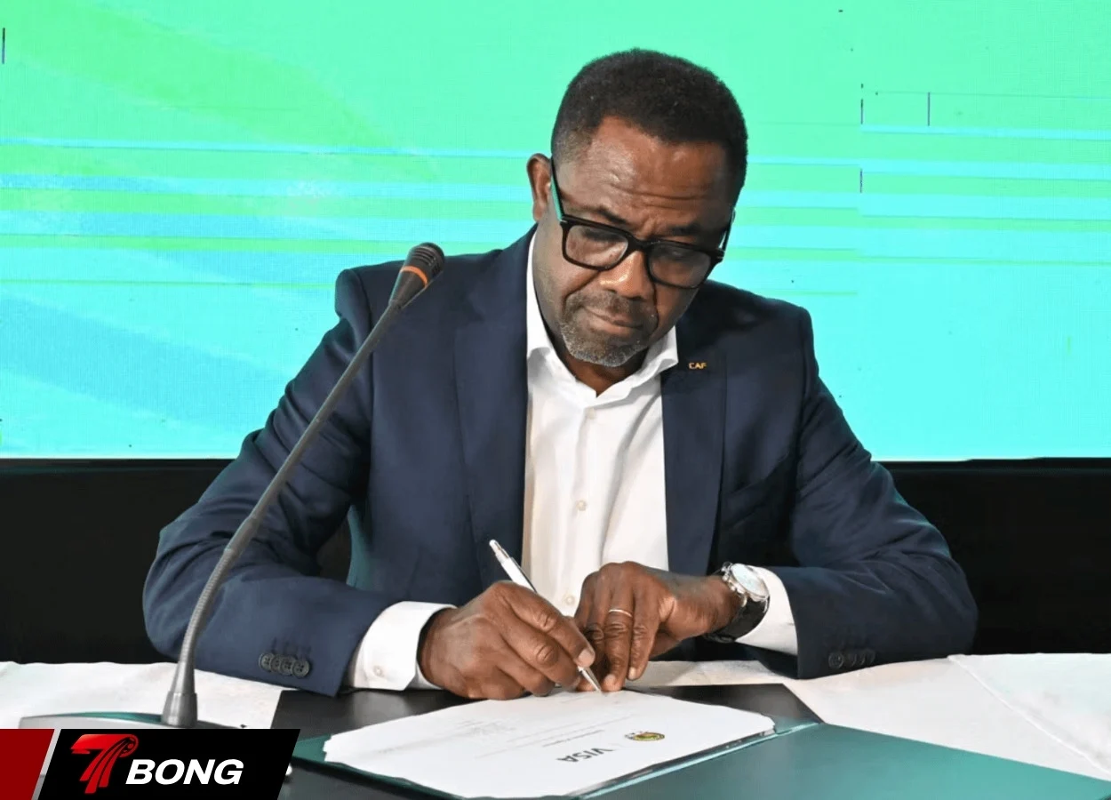 Tổng thư ký CAF từ chức khép lại hơn 30 năm hoạt động