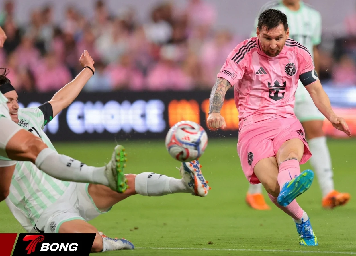 Trận cầu bùng nổ tại thánh đường mới