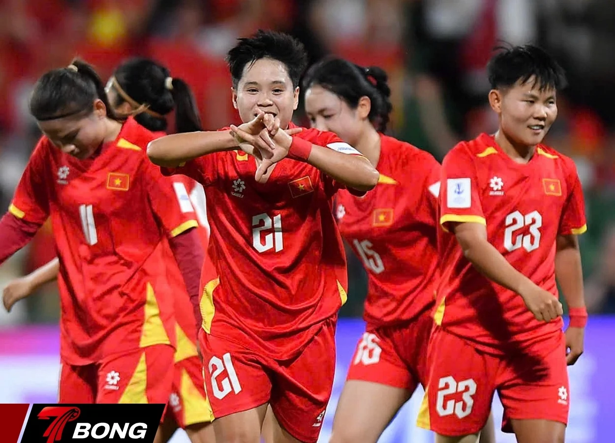 Vạn Sự ăn mừng sau bàn thắng mở tỉ số