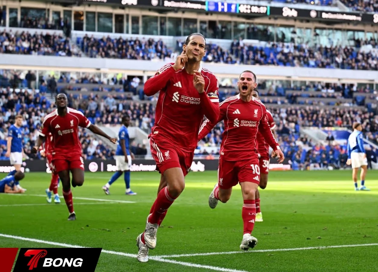 Van Dijk ăn mừng bàn thắng quyết định