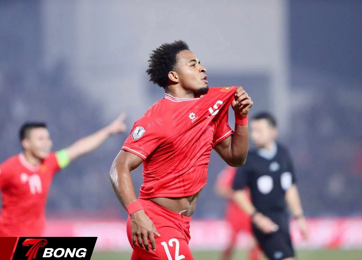 Xuân Son ăn mừng sau bàn thắng trước Sailors