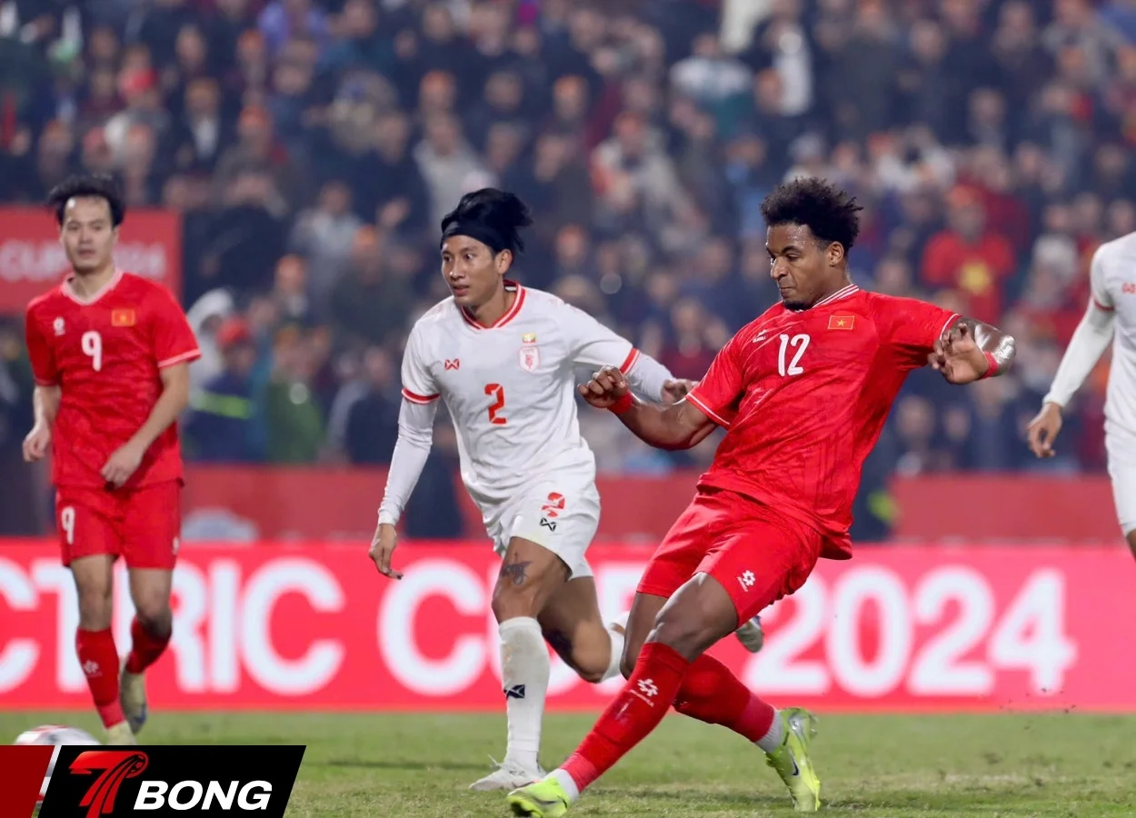 Xuân Son khoác áo đội tuyển Việt Nam thi đấu