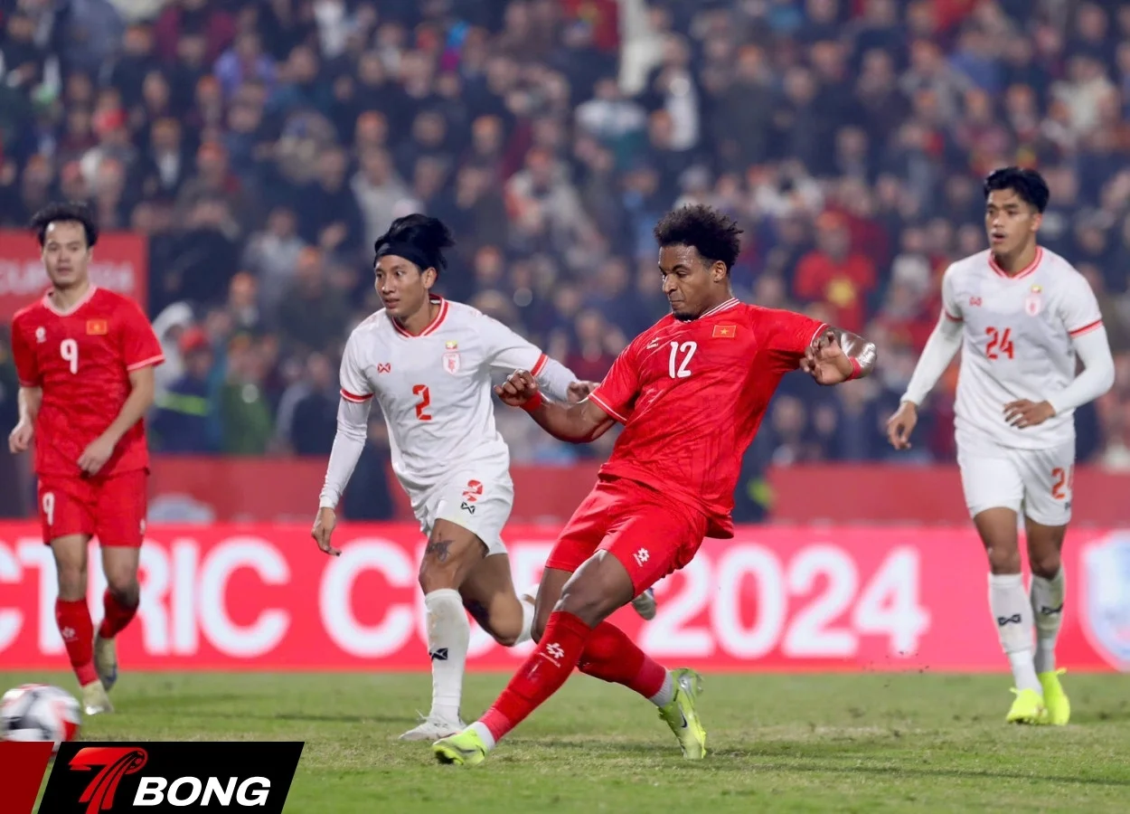 Xuân Son tái xuất ấn tượng sau chấn thương