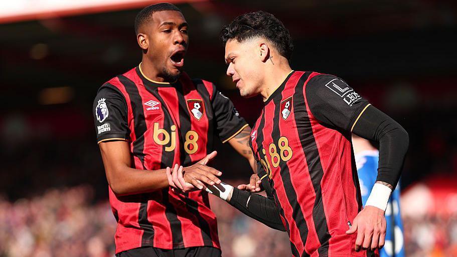 Bournemouth mở tỷ số