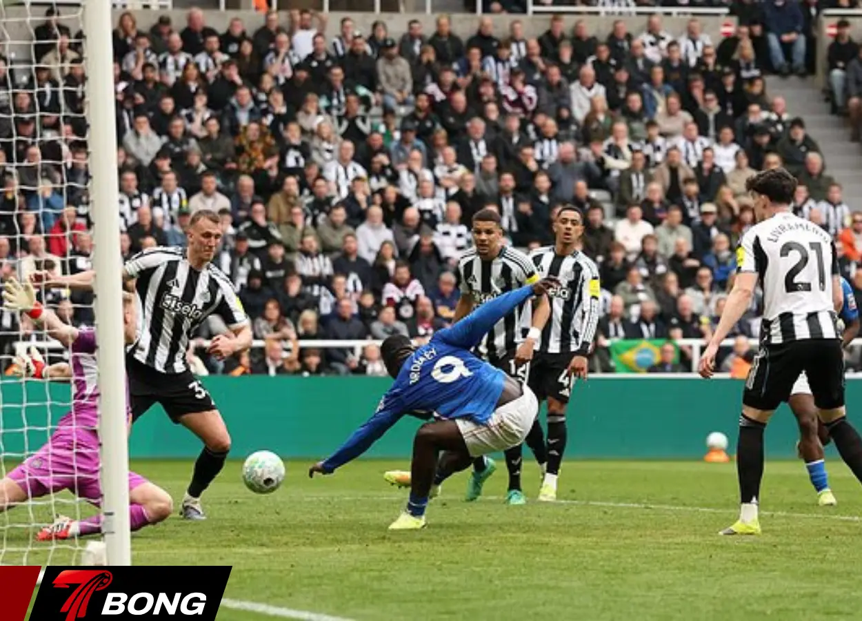 Brian Brobbey chấm dứt hy vọng của Newcastle