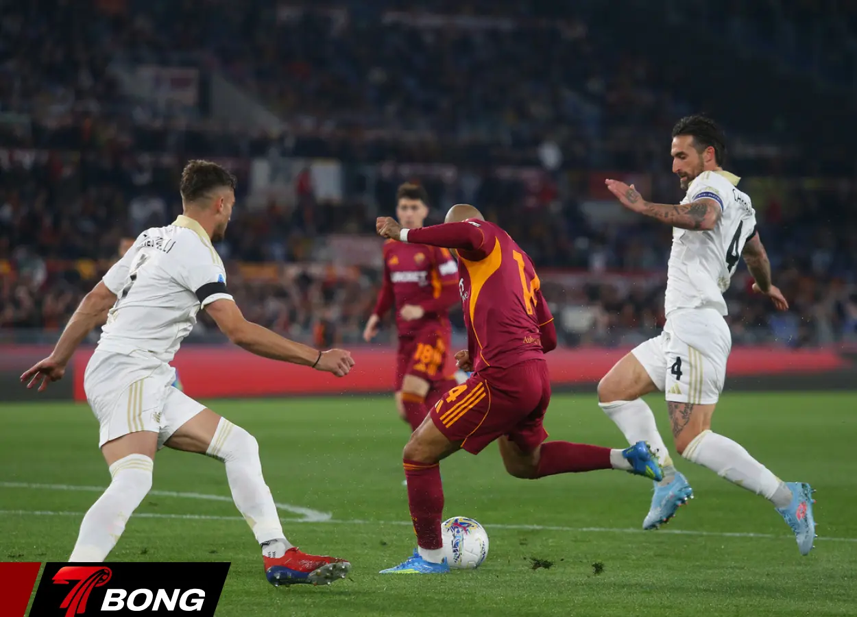 Donyell Malen lập Hat-trick, Roma băng băng vào vòng trong