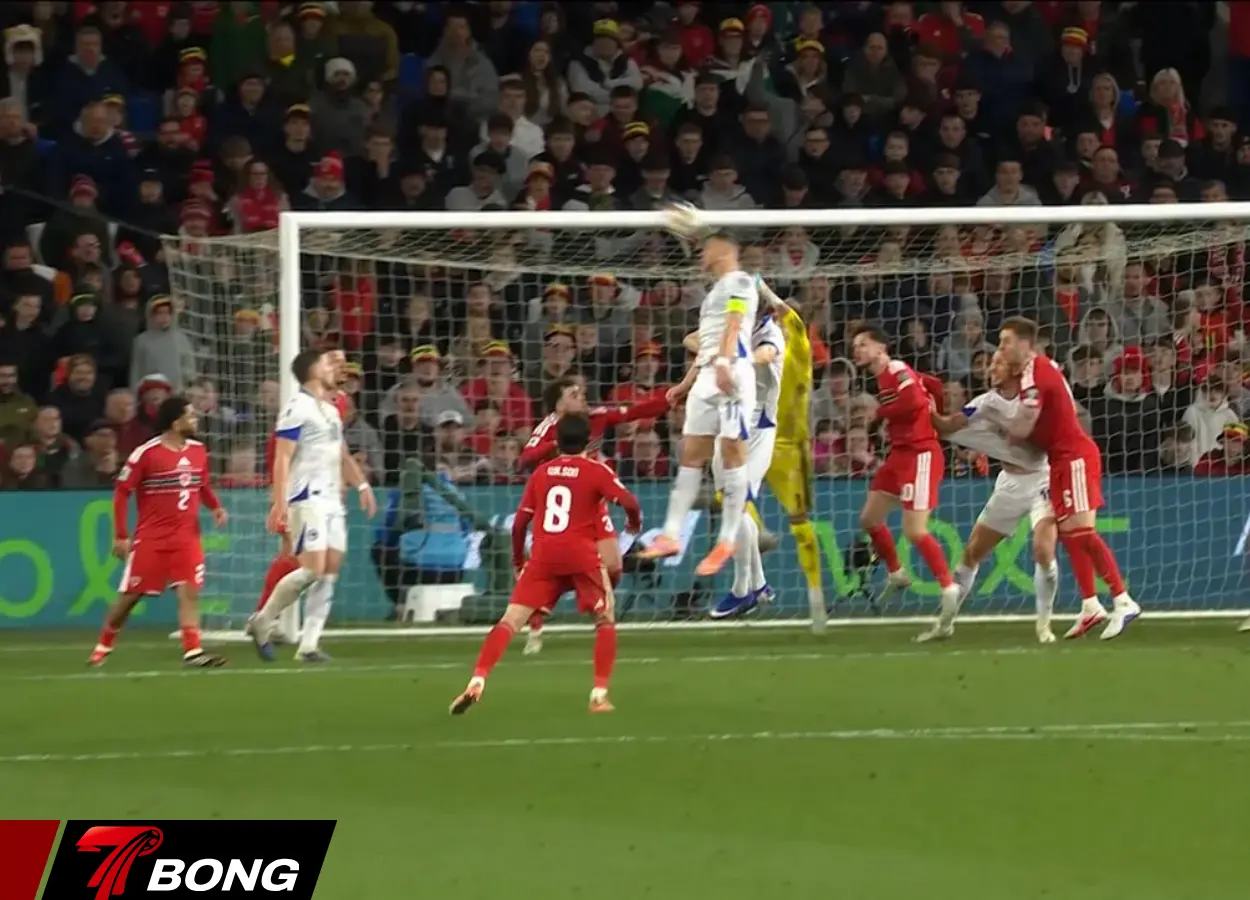 Edin Dzeko quân bình tỷ số đưa trận đấu vào hiệp phụ và loạt sút luân lưu