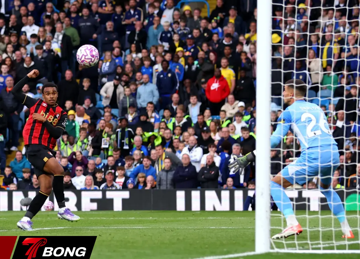 Eli Junior Kroupi mở tỷ số cho trận đấu