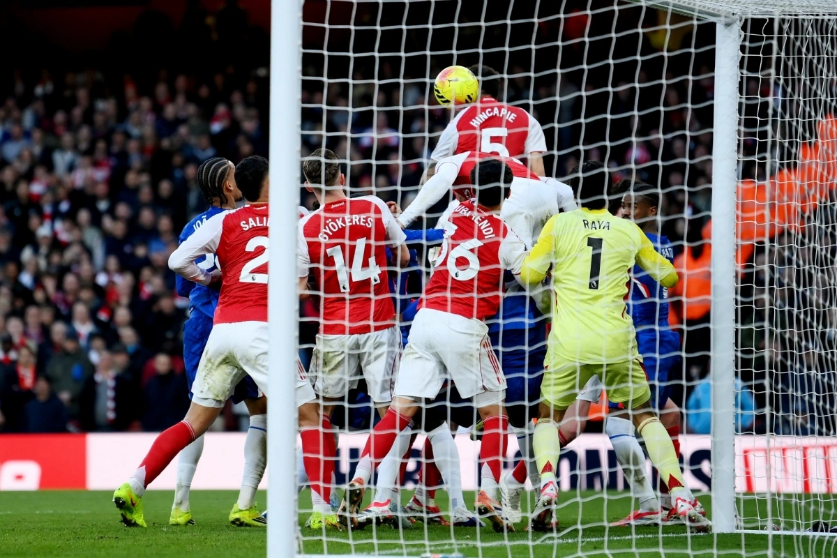 Gary Neville nhận xét về màn trình diễn của Chelsea