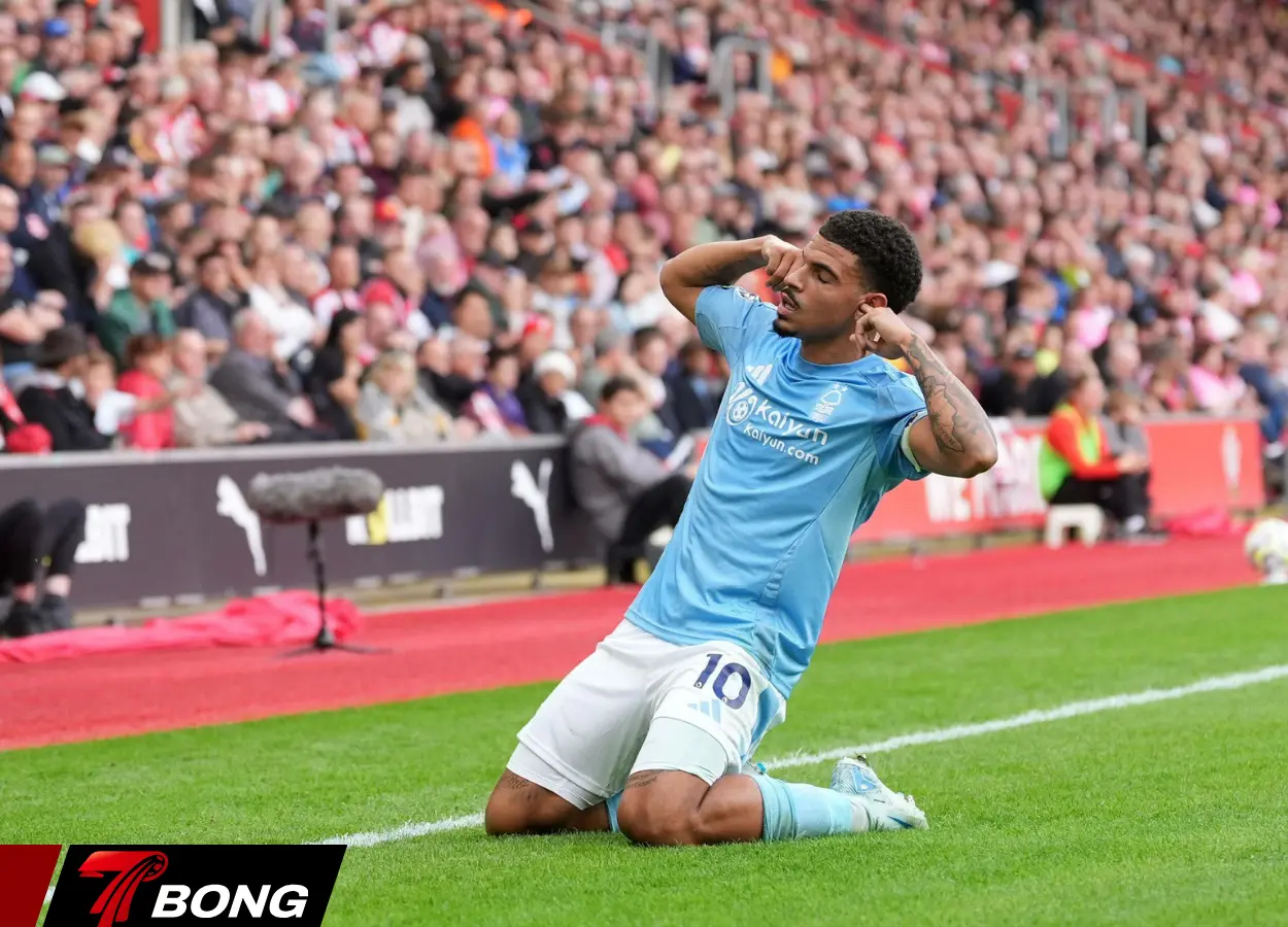 Gibbs-White để lại ấn tượng mạnh nhờ bàn thắng tại Etihad