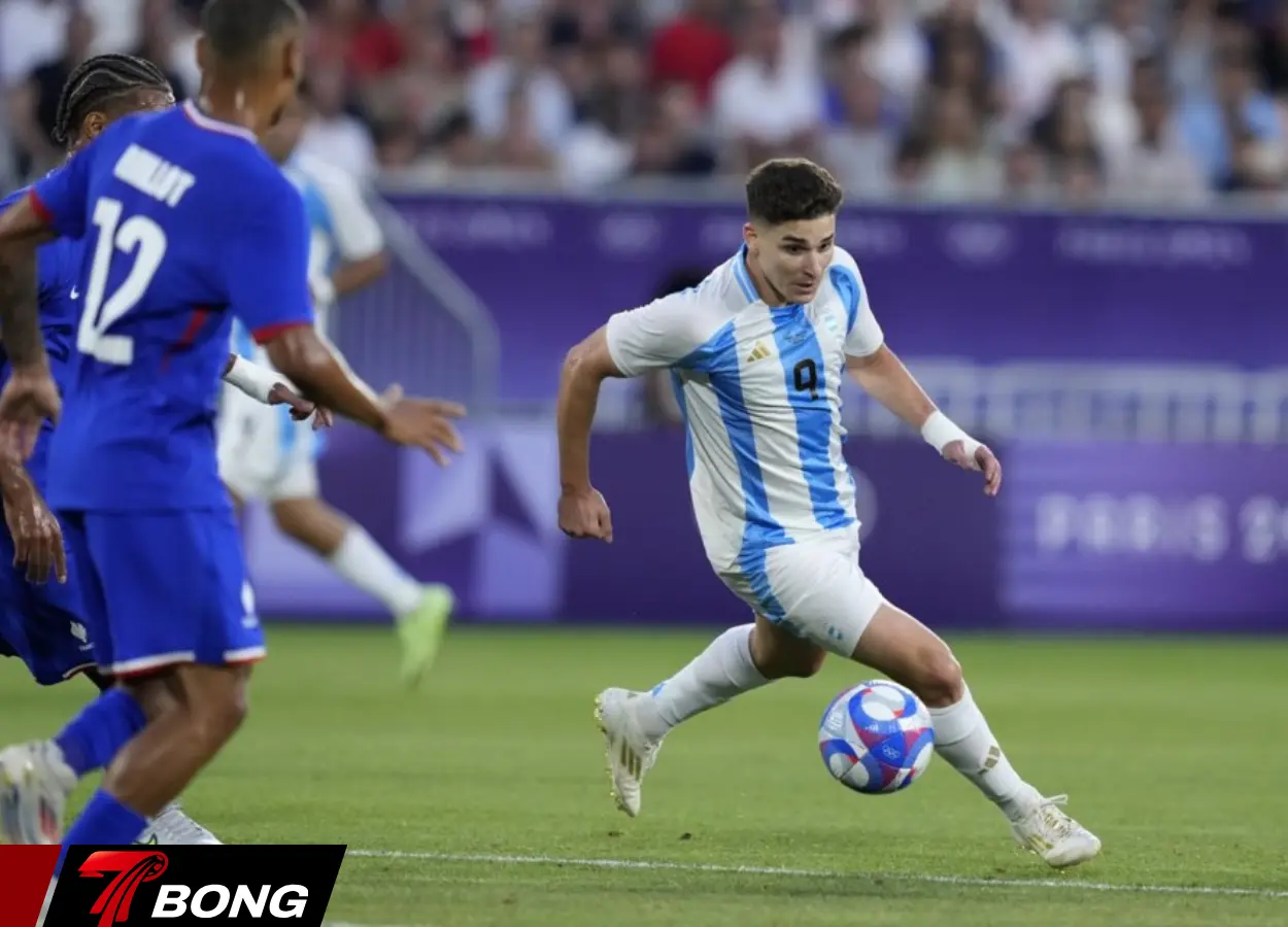 Julian Alvarez đang gỡ bớt gánh nặng cho Messi
