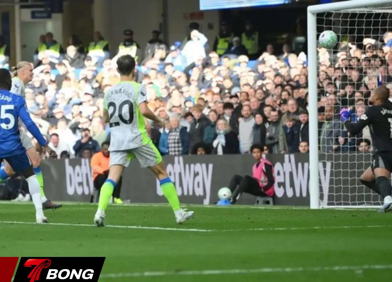 Man City nghiền nát Chelsea, Arsenal ở thế khó