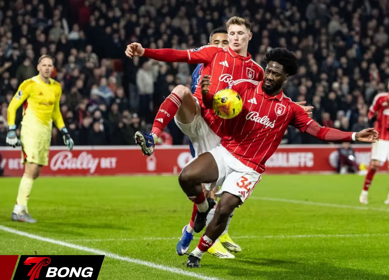 Ola Aina bỏ lỡ cơ hội thành bàn