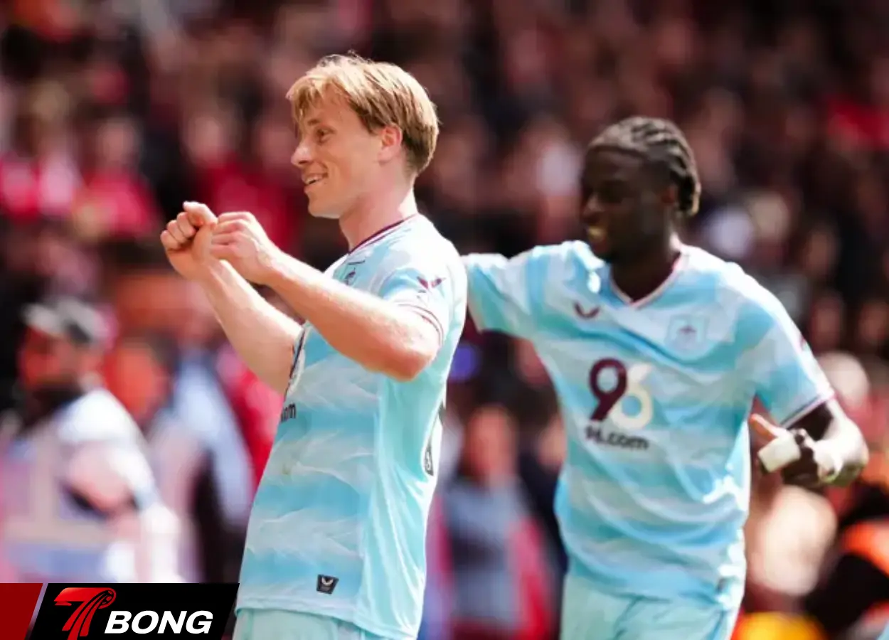 Zian Flemming mở tỷ số cho Nottingham Forest