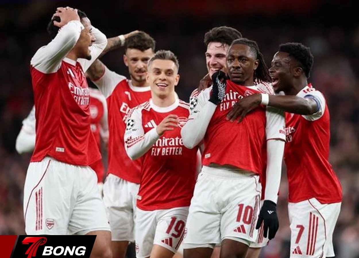 Arsenal đang chiếm vị trí đầu bảng Premier League với 70 điểm sau 31 trận