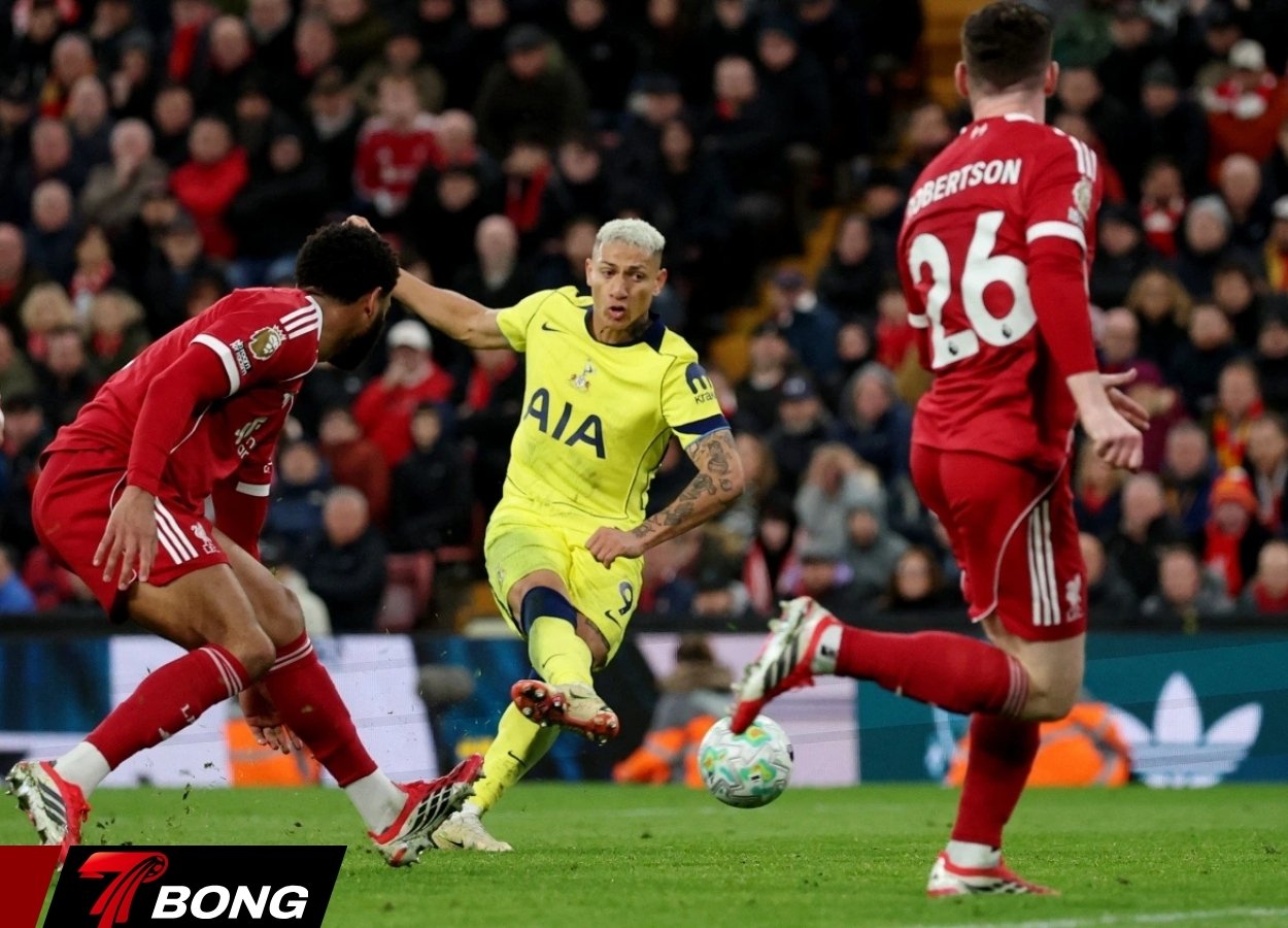 Richarlison ghi bàn gỡ hòa cho Tottenham.