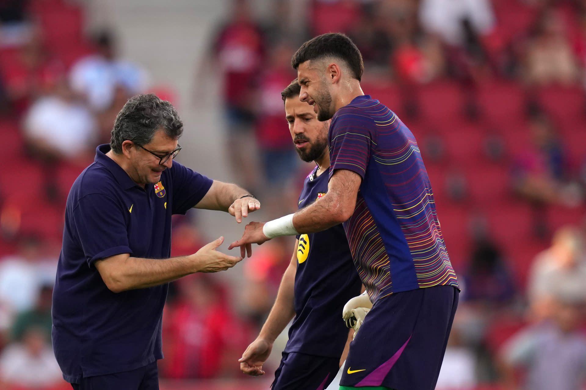 Tân binh mùa hè của Barcelona suýt lỡ trận ra mắt La Liga vì chấn thương bất ngờ trước trận đấu