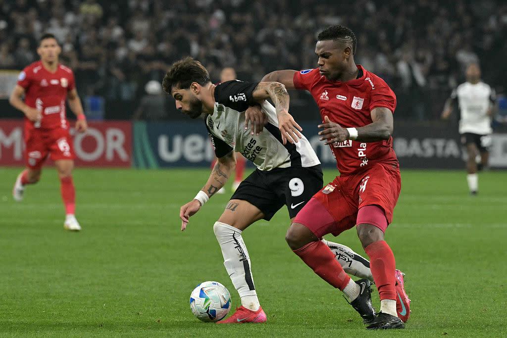 Corinthians vấp ngã trên sân nhà, giấc mơ Nam Mỹ chao đảo