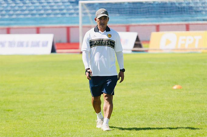 Bất ngờ: Cựu tiền vệ ĐT Việt Nam sát cánh cùng HLV Văn Sỹ Sơn ở SLNA