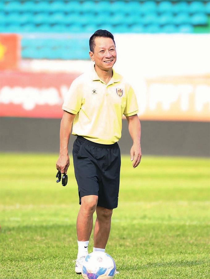 Bất ngờ: Cựu tiền vệ ĐT Việt Nam sát cánh cùng HLV Văn Sỹ Sơn ở SLNA