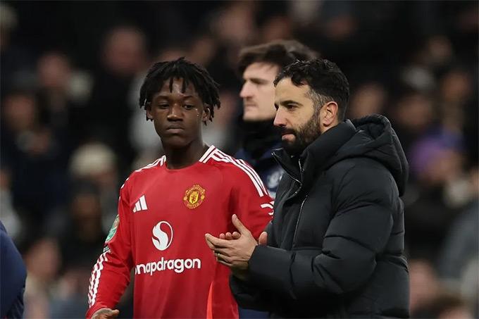 Làn sóng chỉ trích: Amorim bị nghi làm thui chột tài năng Mainoo