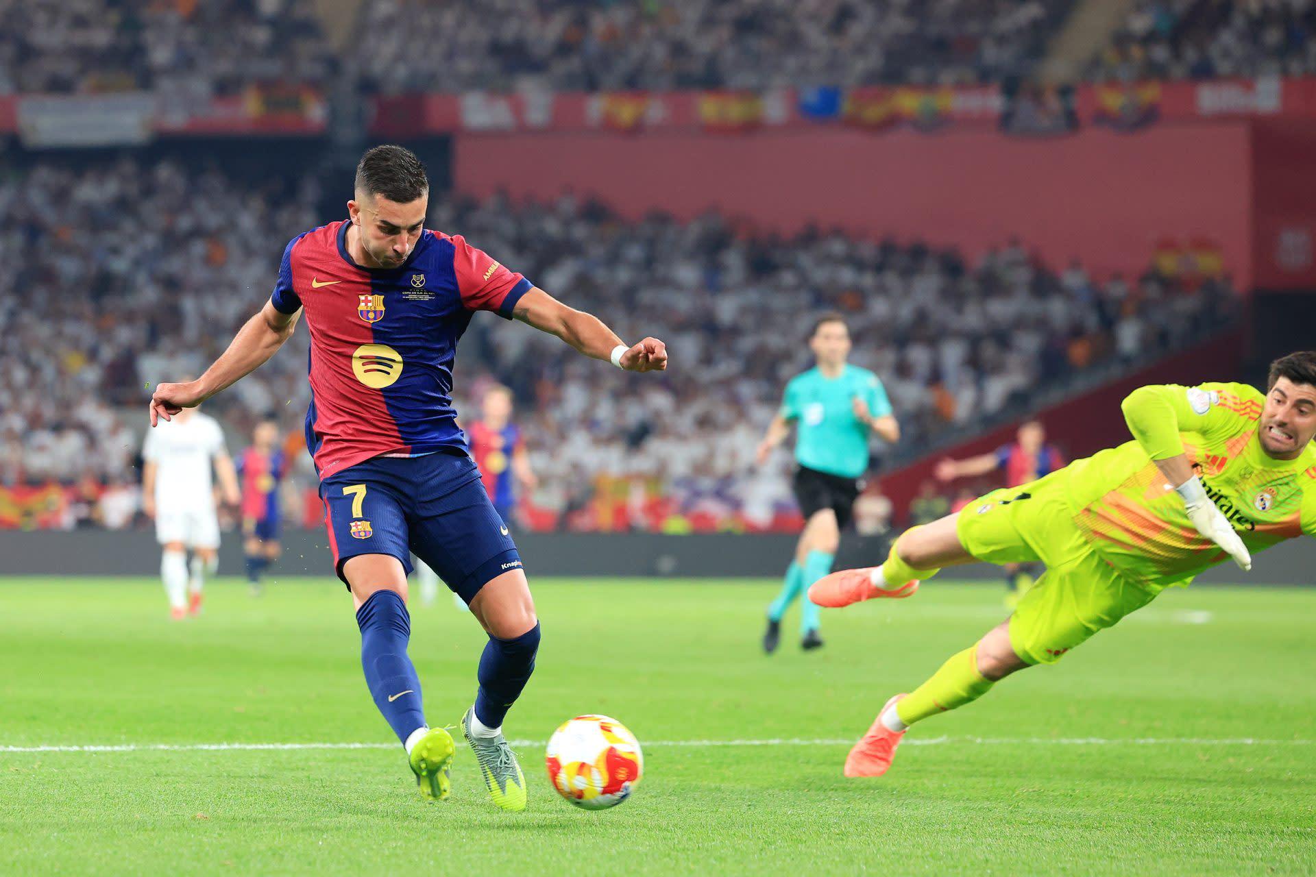 Tiền đạo Barcelona tuyên bố dứt khoát về tương lai giữa lời đồn Premier League