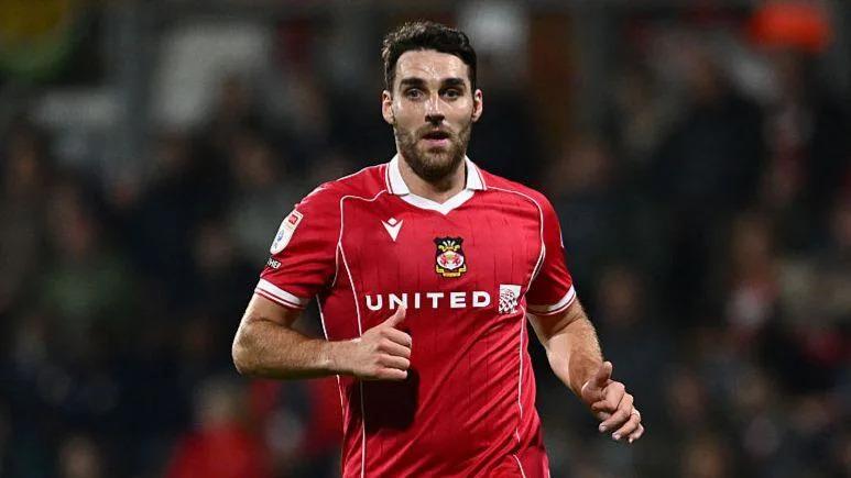 Sự cạnh tranh tại Wrexham 'cực kỳ khốc liệt' - James