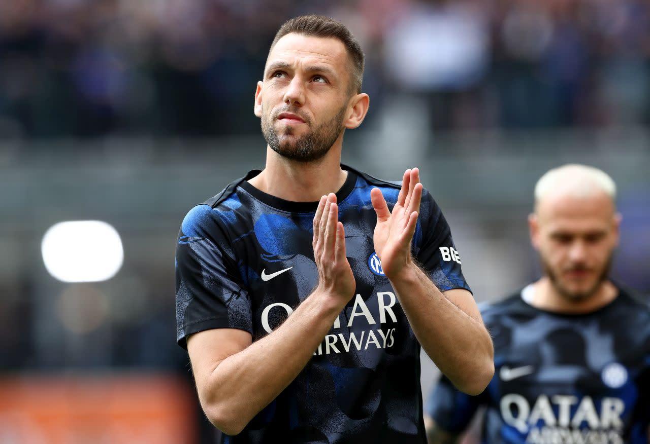 Báo cáo - Ngôi sao Hà Lan và Italy đều ở lại Inter Milan hè này