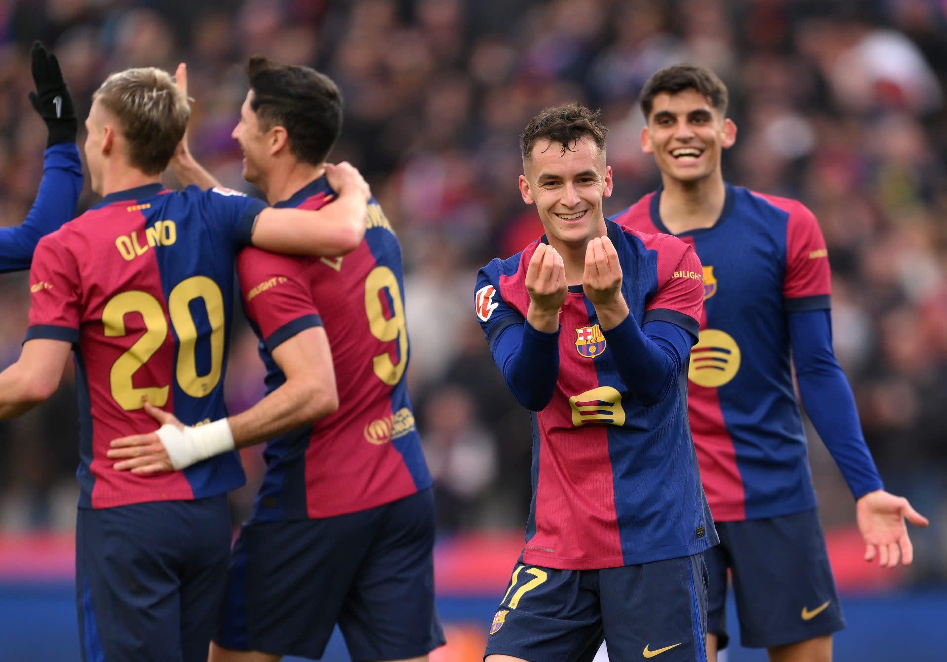 Tiền vệ trẻ Barcelona tiết lộ Flick là người định hình mùa giải đột phá – ‘Ông ấy thay đổi cuộc đời tôi’