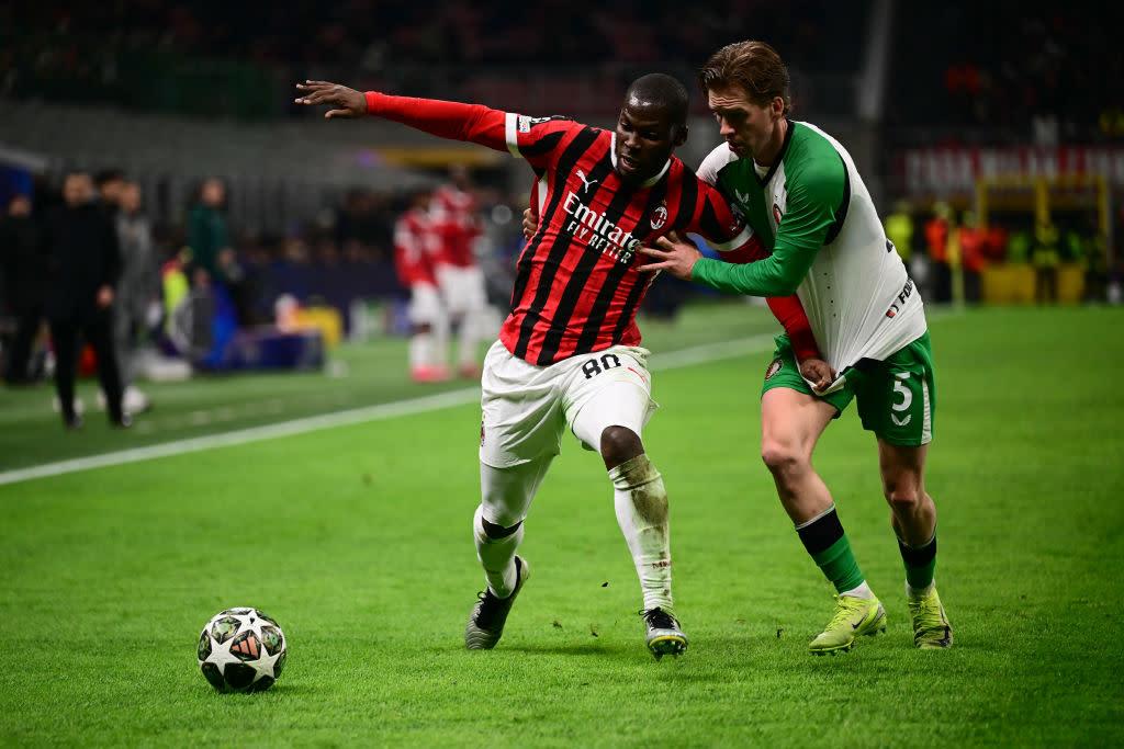 Napoli đẩy mạnh đàm phán chiêu mộ tiền vệ muốn chia tay Milan