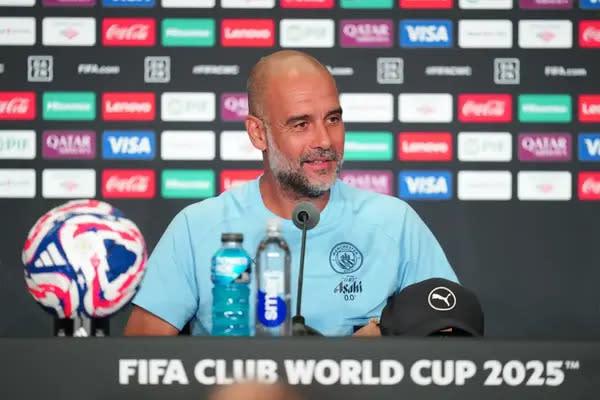 Pep Guardiola 'bóc phốt' Kyle Walker khi Man City chính thức công bố đội trưởng mới