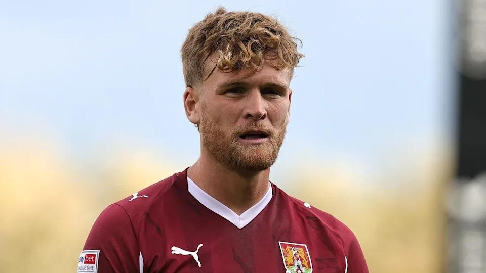 HLV Nolan ca ngợi McGeehan vì dũng cảm thi đấu với xương sườn gãy