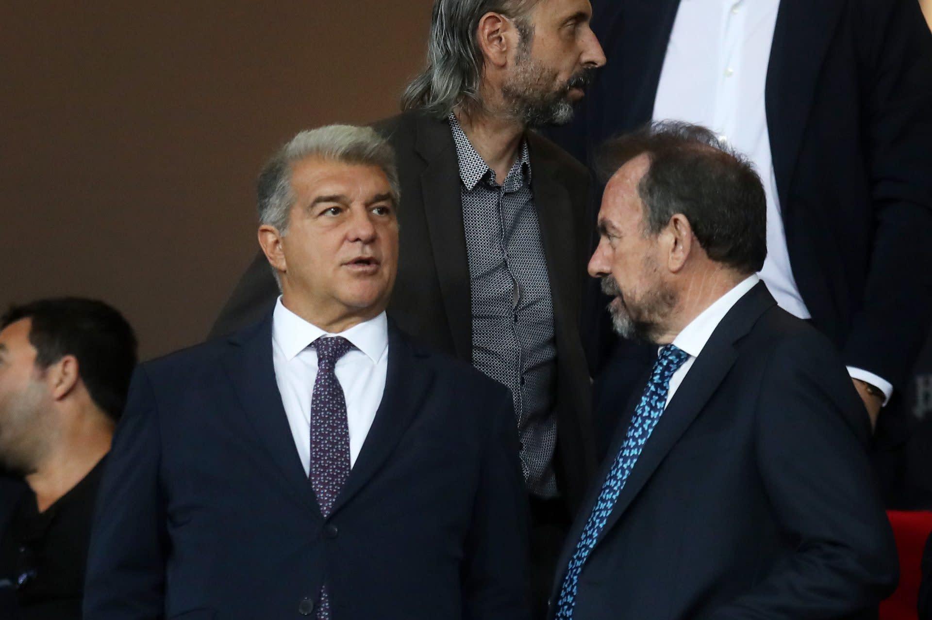 Barcelona buộc phải hoãn đăng ký năm cầu thủ đến tuần sau