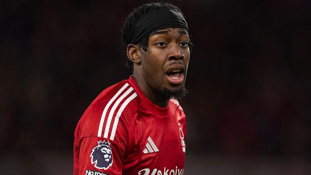 Newcastle thỏa thuận mức phí 55 triệu bảng cho tiền vệ Elanga của Forest