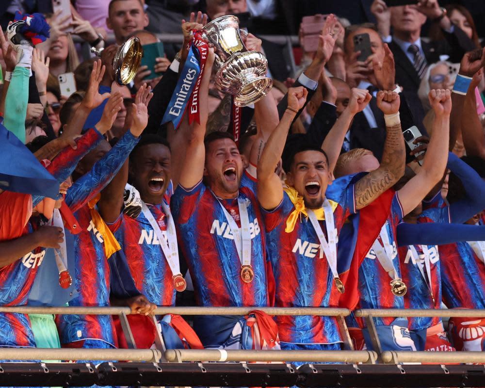 Crystal Palace gây chấn động, hạ Manchester City giành Cúp FA đầy kịch tính